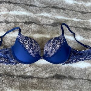 Victoria’s Secret Lace/Rhinestone embellished Push-up Demi Bra 32C